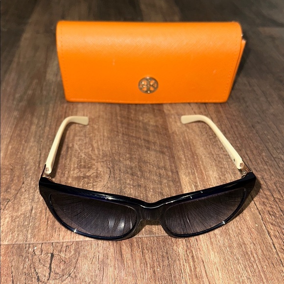 Tory Burch TY7031 Sunglasses Black & White Signature‎ Logo